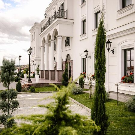 Hotel Beli Dvor Čačak Exteriér fotografie