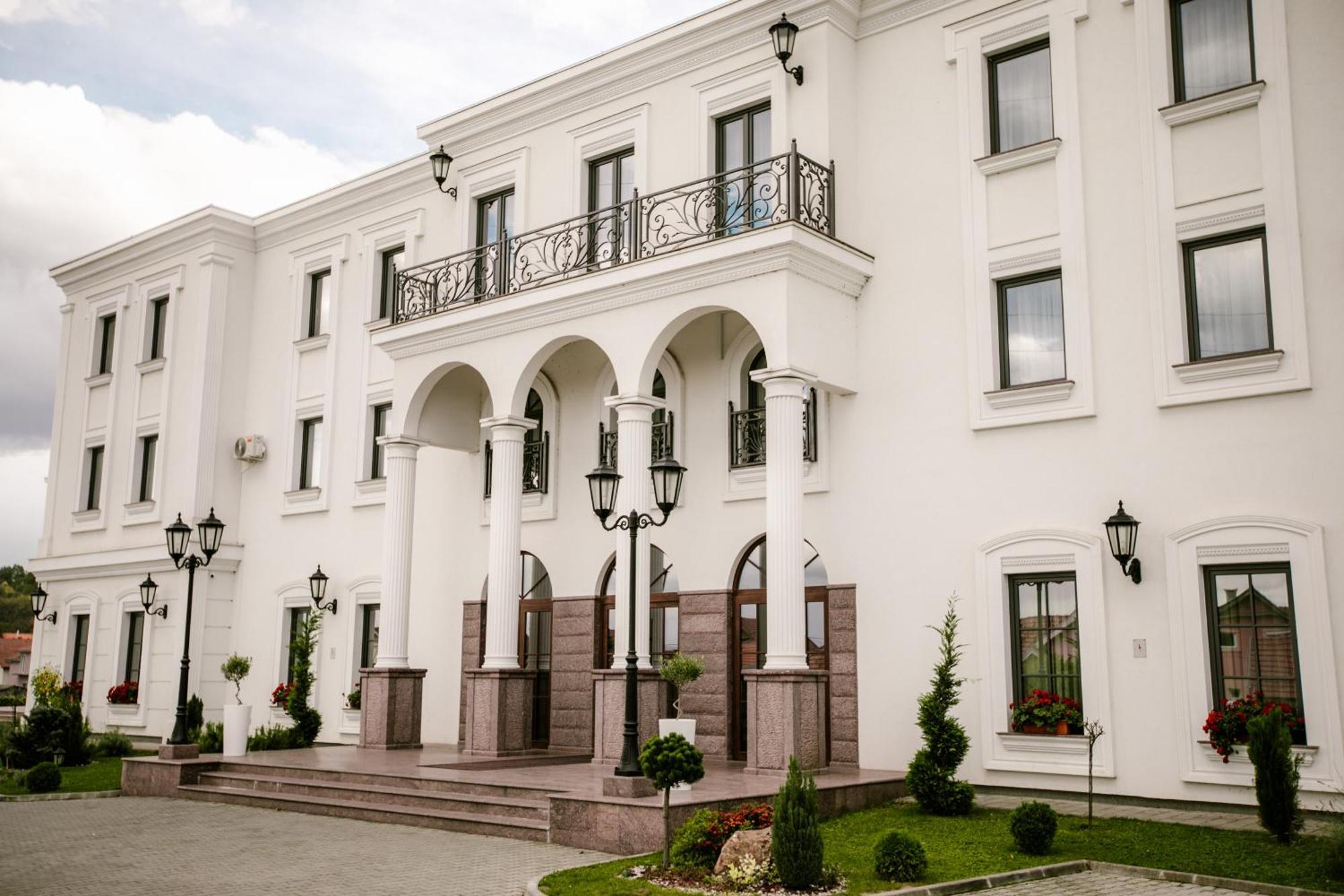 Hotel Beli Dvor Čačak Exteriér fotografie