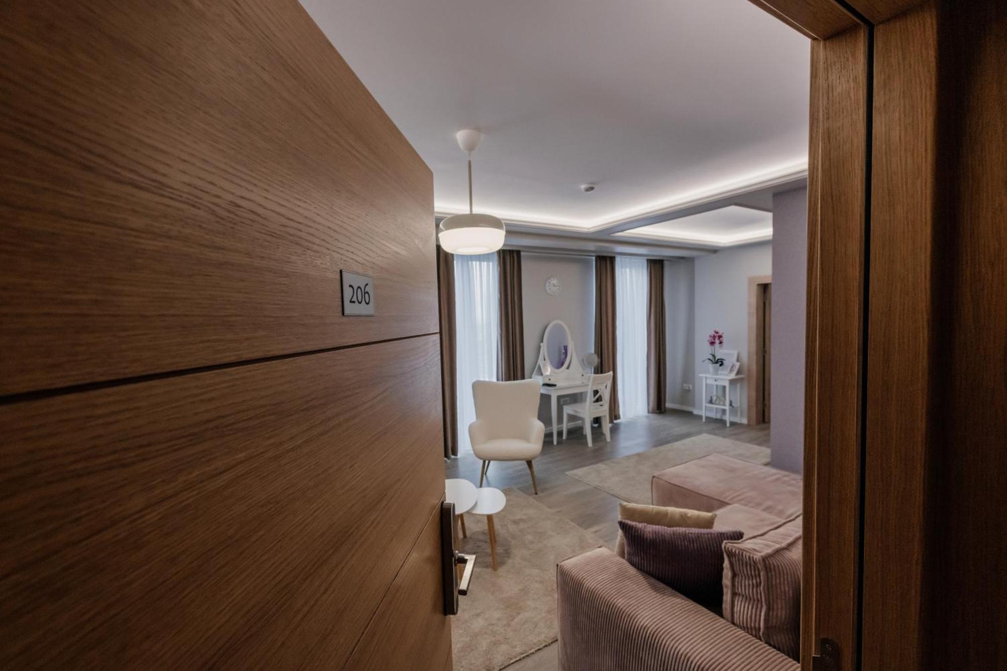 Hotel Beli Dvor Čačak Exteriér fotografie